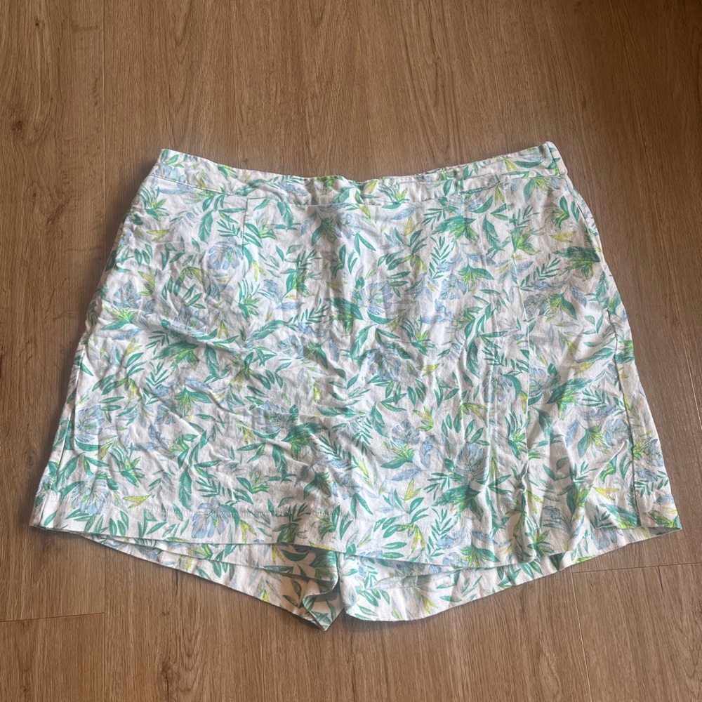 Women’s Leaf-Print White and Green Skort